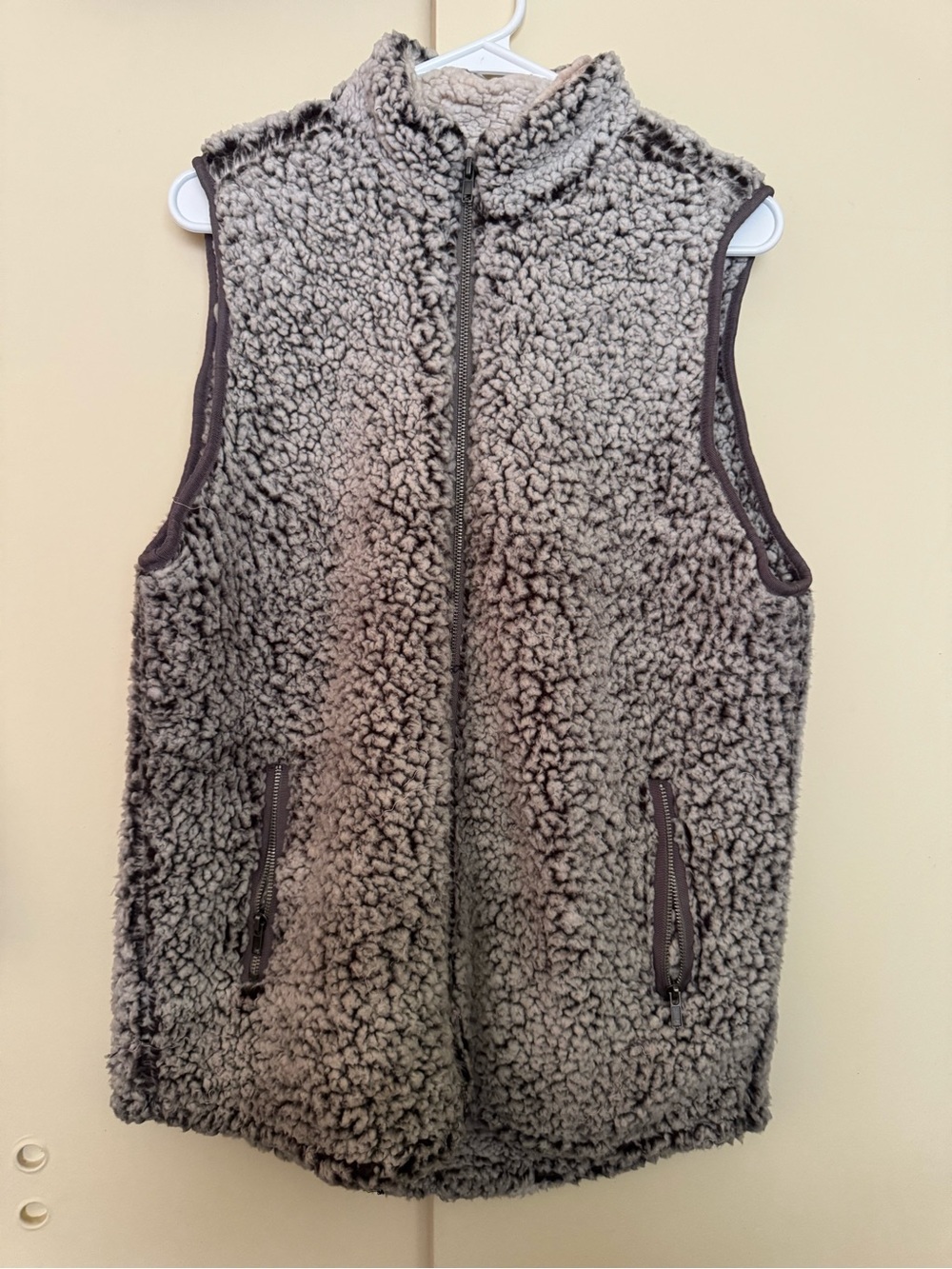 Women’s gray winter Sherpa Fleece Zip Vest, medium